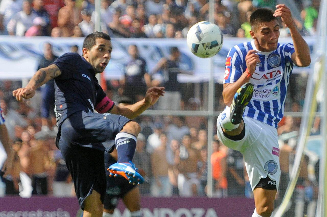 Mendoza 09 de febrero 2016 Final Torneo Vendimia

Godoy Cruz e Independiente Rivadavia disputaron el partido de futbol por la Final del Torneo Vendimia en el Estadio Malvinas Argentinas. Gano Godoy Cruz 1 a 0 y se consagró. 