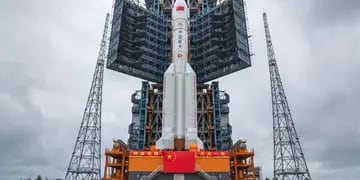 Enorme cohete chino vuelve a la Tierra: dónde puede caer
