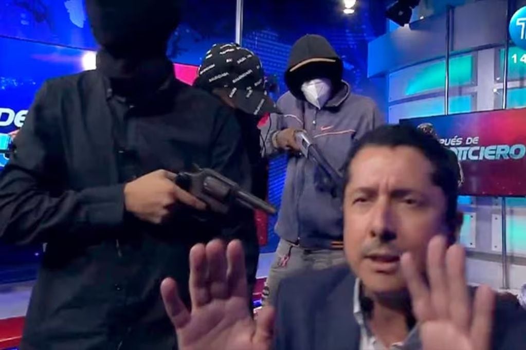 Un grupo armado tomó un canal de televisión de Guayaquil, mientras trasmitiían en vivo en Ecuador. Foto: Captura de video