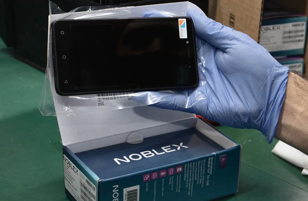 Se fabricarán en Argentina smartphones Noblex que saldrán menos de 20 mil pesos.