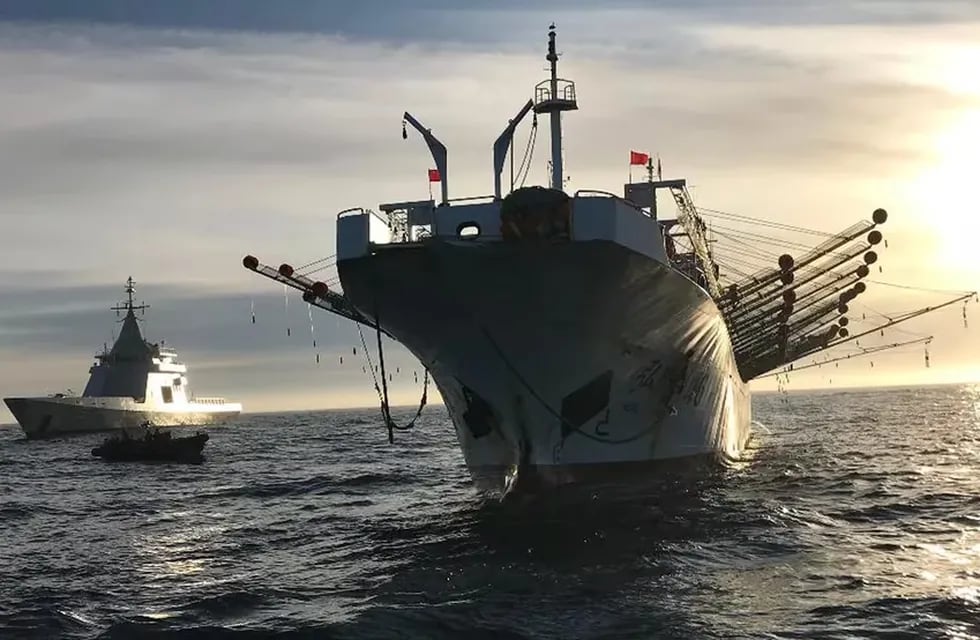 La Armada Argentina detuvo a un buque chino que pescaba de forma ilegal en aguas nacionales. Foto Infobae.