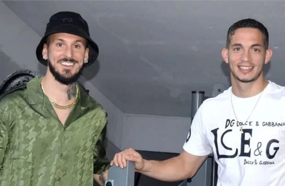 Benedetto y Marcone, los ex jugadores de Boca, participaron juntos de la inauguración del gimnasio que le donaron a Arsenal de Sarandí, club donde se iniciaron.