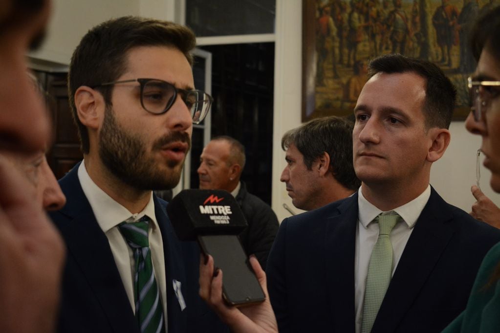 El diputado Mauro Giambastiani junto a Emmanuel Fugazzotto, en la Legislatura. Foto: Prensa Partido Verde