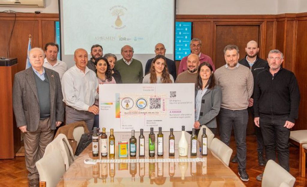 Mendoza presentó la etiqueta de seguridad para el aceite de oliva con sello IG
