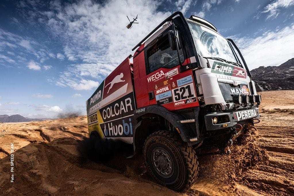 El Pato Silva está detenido antes de llegar al Km 299 de la Etapa 7 del Dakar 2022