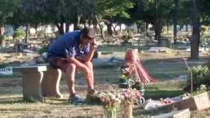 Conmovedor: su hijo murió cuando volvía de la cancha y él fue a escuchar el partido junto a su tumba