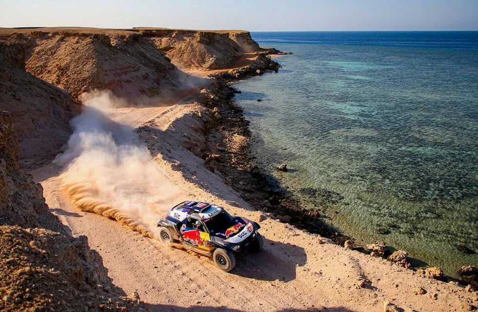 Peterhansel va camino a lograr su 14ta victoria en el Rally Dakar.