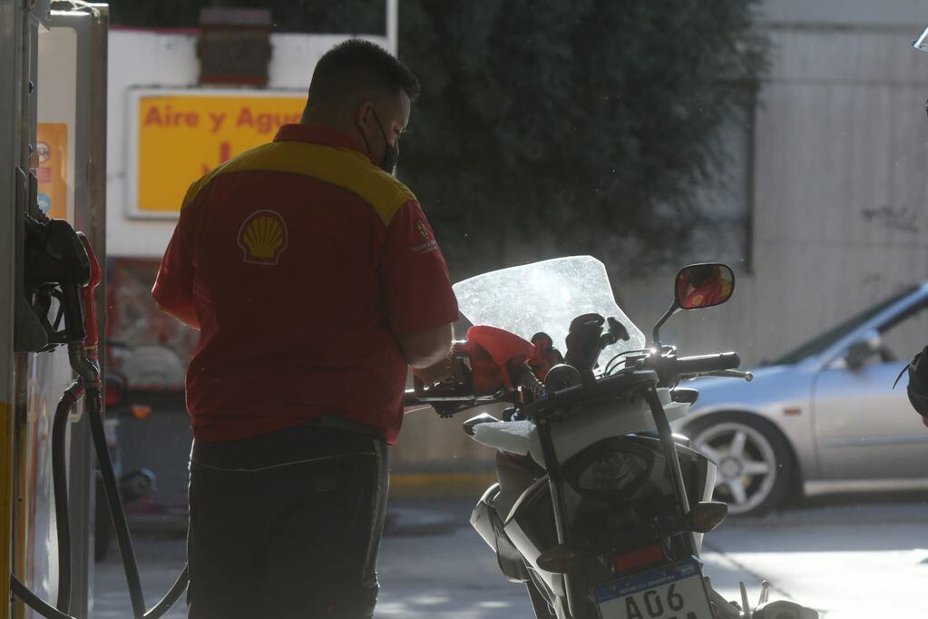 Axion y Shell subieron el precio de las naftas. - Ignacio Blanco / Los Andes