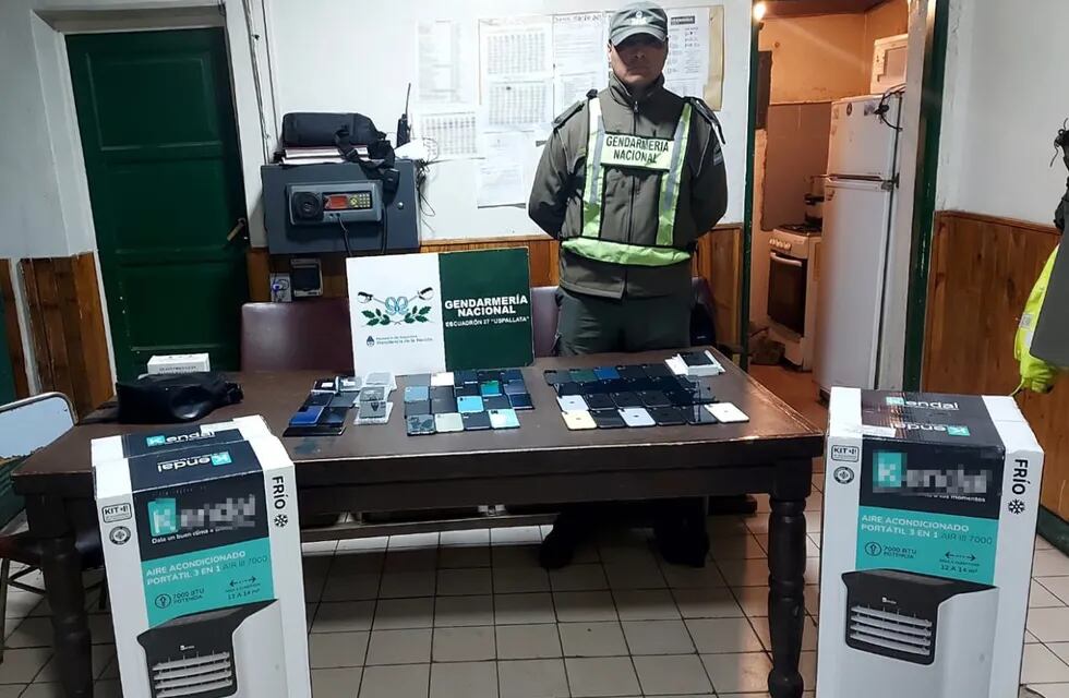 La mercadería de contrabando detectada por Gendarmería. / Gentileza Gendarmería Nacional