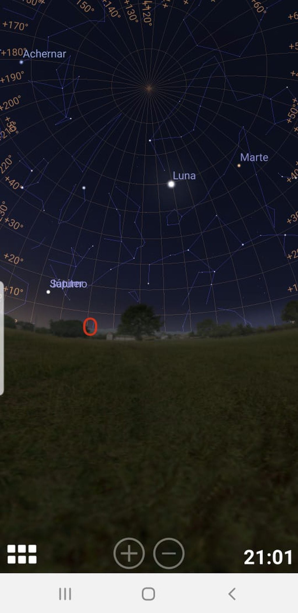 Así se verá esta noche la conjunción en Mendoza, a las 21: Júpiter son Saturno, la Luna en cuarto creciente y Marte. Cada linea son 10 grados; el ancho del puño sobre el cielo en el brazo extendido. Imagen: Gentileza Beatriz García vía Stellarium.
