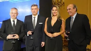 Martín Etchevers, Horacio Rosatti, Carolina Losada y Guillermo Francos, en la cena anual de ADEPA. Foto Marcelo Carroll.