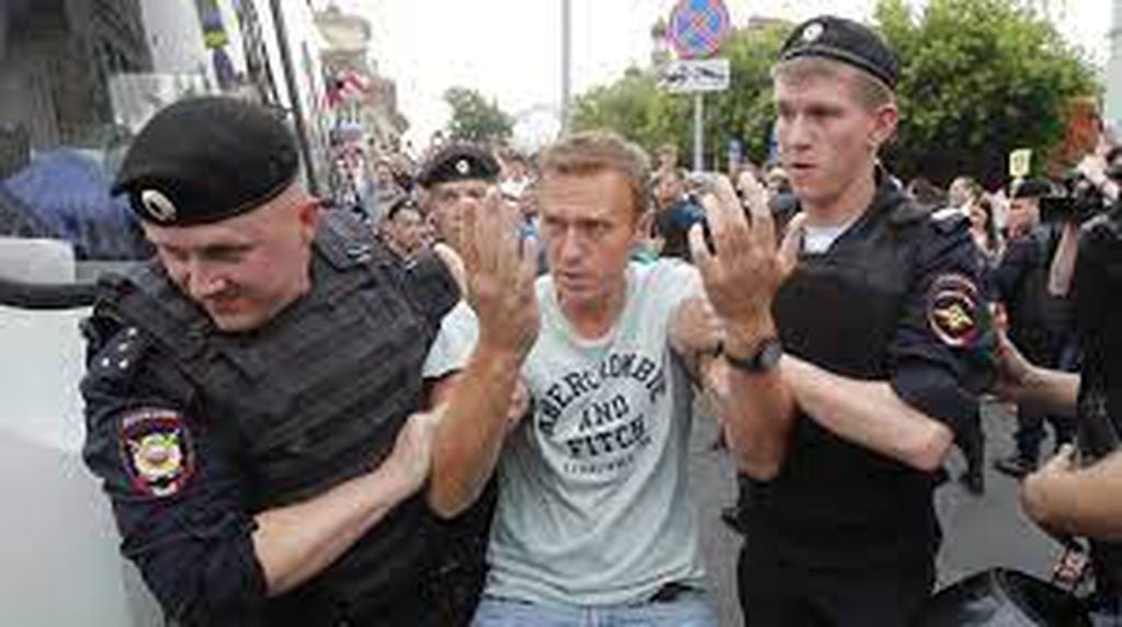 El opositor ruso Alexei Navalny en el momento que fue arrestado por el gobierno de Vladimir Putin. Foto: La Nación