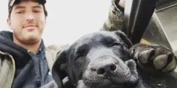 Conexión de amor: un joven sordo adoptó perro también sordo y le enseñó lenguaje de señas