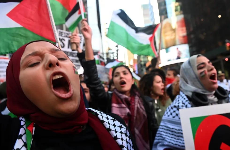 En todo el mundo, las protestas en apoyo a Palestina son diametralmente superiores a las muestras de apoyo a Israel y se registran crecientes enfrentamientos, ataques antisemitas y amenazas de todo tipo en cada vez más países.