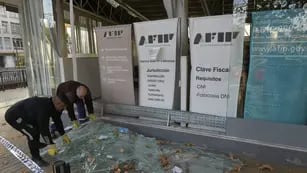 Vidrios estallados en la sede N°2 de AFIP en Mendoza tras el viento Zonda