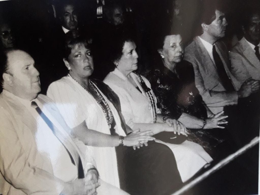 1989. De izquierda a derecha: Arturo González Martín , Cristina Gentile, Argentina Rodríguez Flores, Margarita Malharro de Torres, Hugo Duch y Sirley Zabala.
