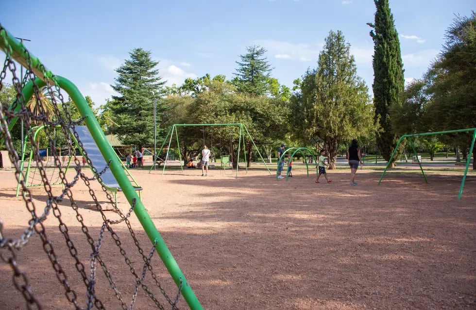 La zona de juegos infantiles aledaños a la calesita del Parque General San Martín, será remodelada a nuevo.

Foto: Mariana Villa / Los Andes