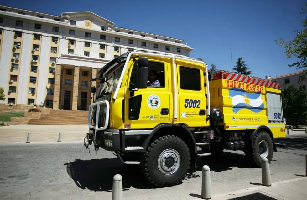 Dos nuevas autobombas para combatir incendios forestales en Mendoza
