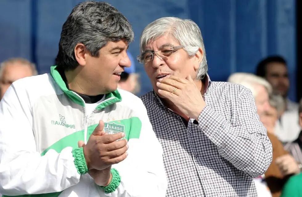 Pablo Moyano y su padre Hugo tendrán el corazón partido en el cruce de Copa Argentina. 