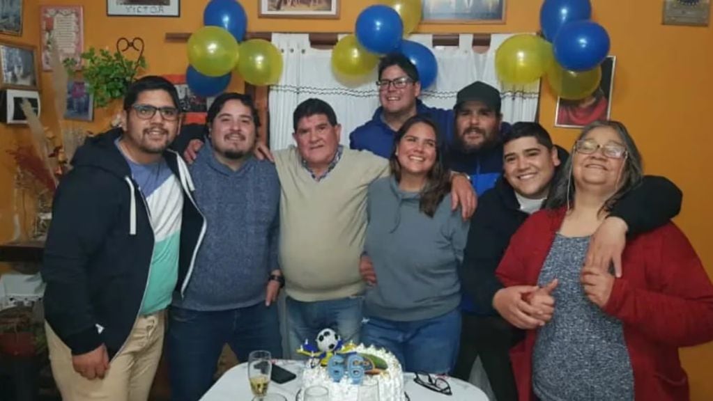Carlos Ramón Monasterio junto a su familia antes de su deceso en febrero de 2021 (TN)