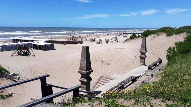 Playa Ostende: Pinamar fue escenario de numerosos rescates por turistas heridos en el mar.