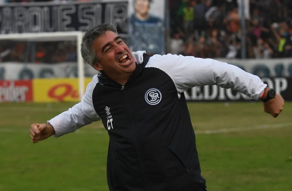 Alegría en el costado azul del Parque: Gabriel Gómez continuará como técnico de la Lepra