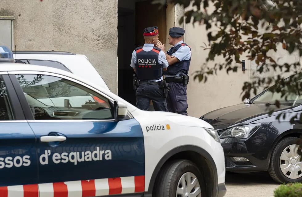 La Policía española halló al hombre sin vida en la terraza de su hogar.