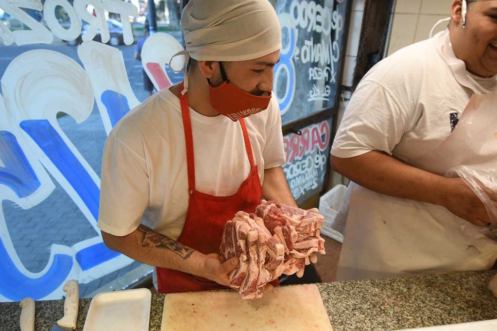 Por el alto costo que tienen los cortes de carne, bajó el consumo y en las carnicerias se nota la disminución de compras
 Foto: José Gutierrez/ Los Andes 