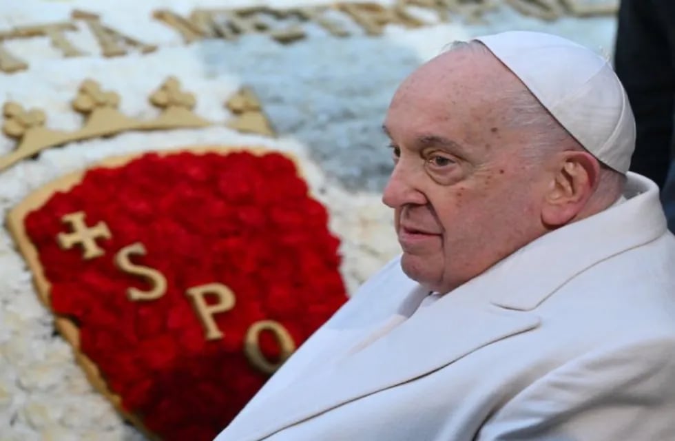 El Papa Francisco asistió desde muy temprano a Plaza España para homenajear a la Virgen María en su día. Gentileza: Perfil