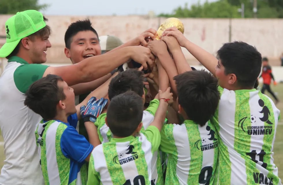 Efecto Scaloneta: récord de alumnos en las escuelas de fútbol y los sorprendentes “mini” Dibu Martínez. Foto: Gentileza Liga Futuros Cracks