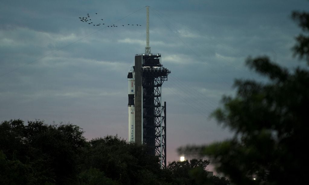 La NASA junto a SpaceX llevarán cuatro astronautas a la Estación Espacial Internacional. Foto AP.