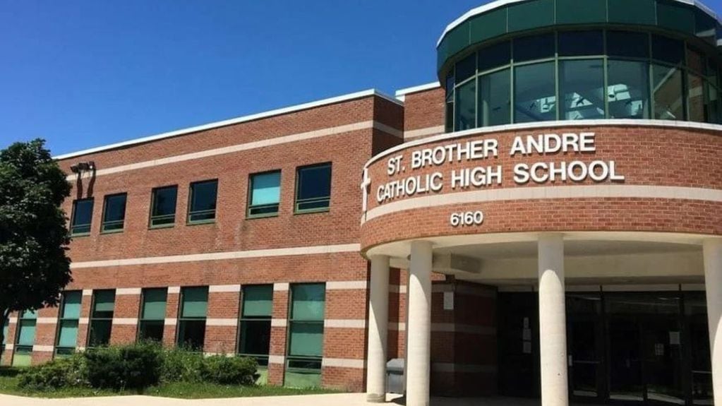 St. Brother André Catholic High School de Estados Unidos. Foto: Google.