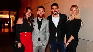 ntonela Rocuzzo, Lionel Messi, Luis Suárez y Sofía Balbi.