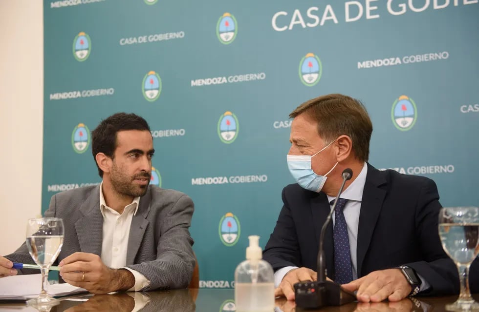El ministro de Hacienda, Víctor Fayad y el gobernador Rodolfo Suárez. Foto: Prensa Gobierno.