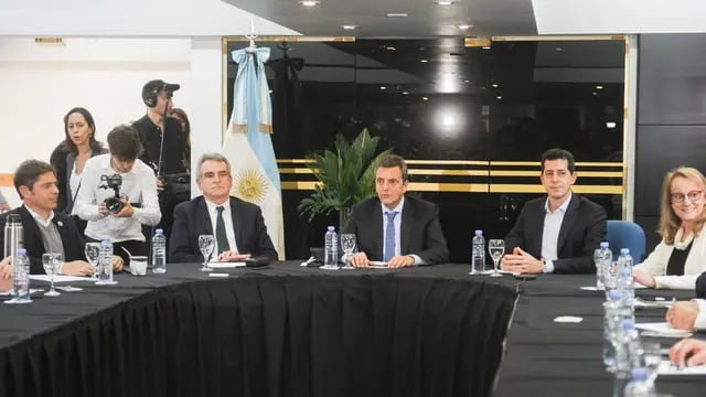 Reunión de gobernadores en el CFI con la fórmula presidencial de Unión por la Patria
