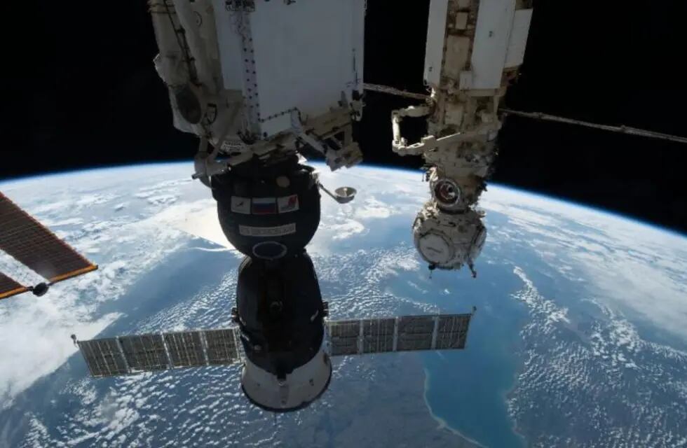 La nave Soyuz MS-22 acoplada a la EEI ha sufrido una fuga que se detectó el viernes pasado. Foto: NASA J