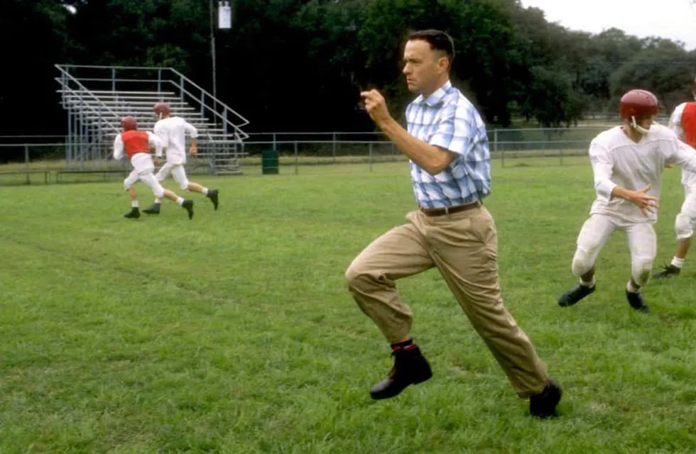 "¡Corre, Forrest!... ¡Corre!". Tom Hanks en una de sus actuaciones más brillantes, Forrest Gump (1994). El actor estuvo a punto de no ser el elegido y, de hecho, fue la cuarta opción del director.