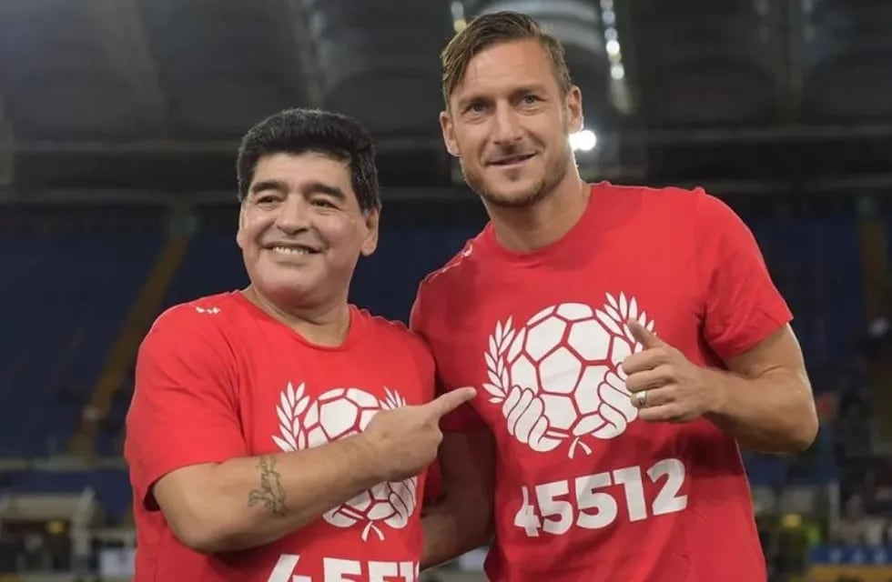 Maradona y Totti, juntos por un motivo solidario 