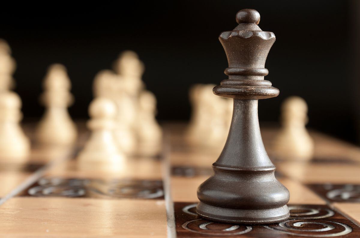 Acusan a un maestro mundial de ajedrez de tener bolas anales que predicen el movimiento de sus rivales.