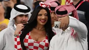 Qatar 2022: quien es Ivana Knöll, la influencer croata que deslumbró en las tribunas de Doha