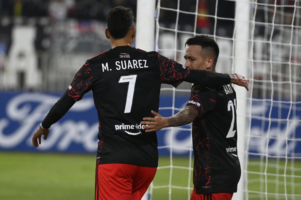 Matías Suárez y Esequiel Barco, los autores de los goles de River en Chile. 