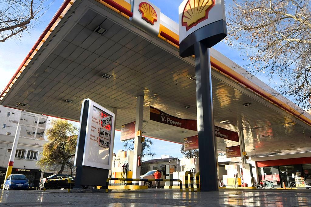 Shell aumentó entre 15% y 16% sus combustibles en todo el país: cuánto cuesta el litro en Mendoza. Foto: Orlando Pelichotti / Los Andes.