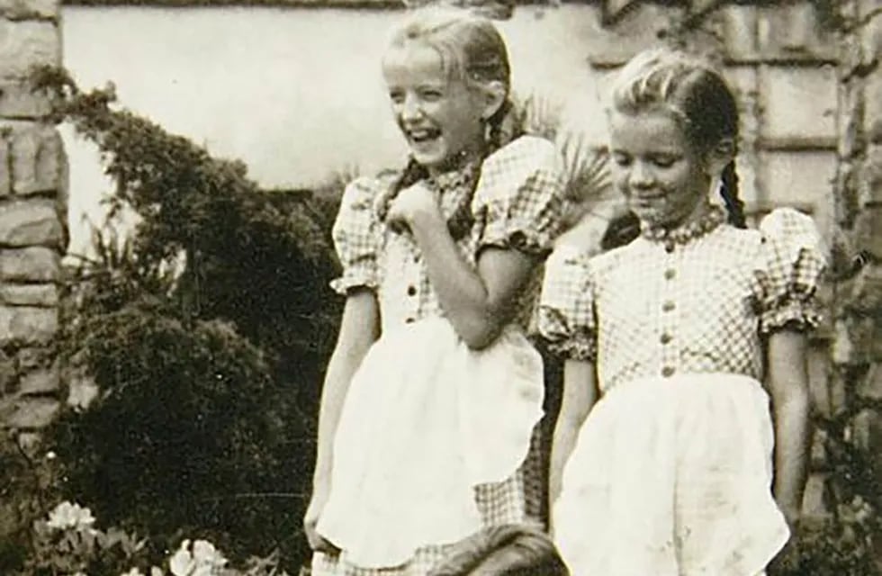 Brigitte y su hermana. Vivieron en Auschwitz hasta que la niña cumplió 10 años.