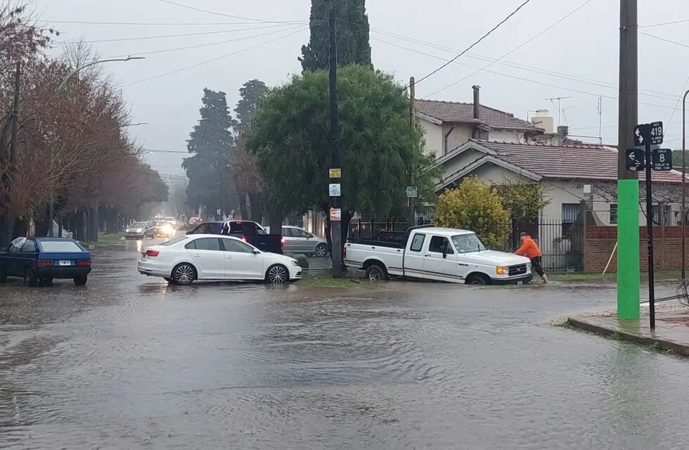 La Plata en estado de alerta por intensas lluvias y vientos: cientos de evacuados y clases suspendidas. Foto: Gentileza Clarín.