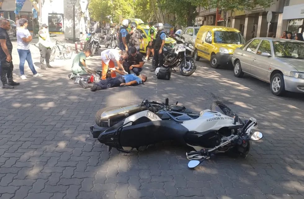 Un policía se accidentó tras una persecución en el microcentro de Mendoza. Ministerio de Seguridad.