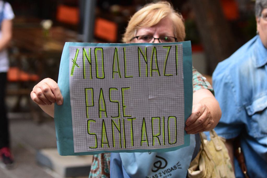 Manifestación en contra del pase sanitario en Mendoza. Mariana Villa / Los Andes