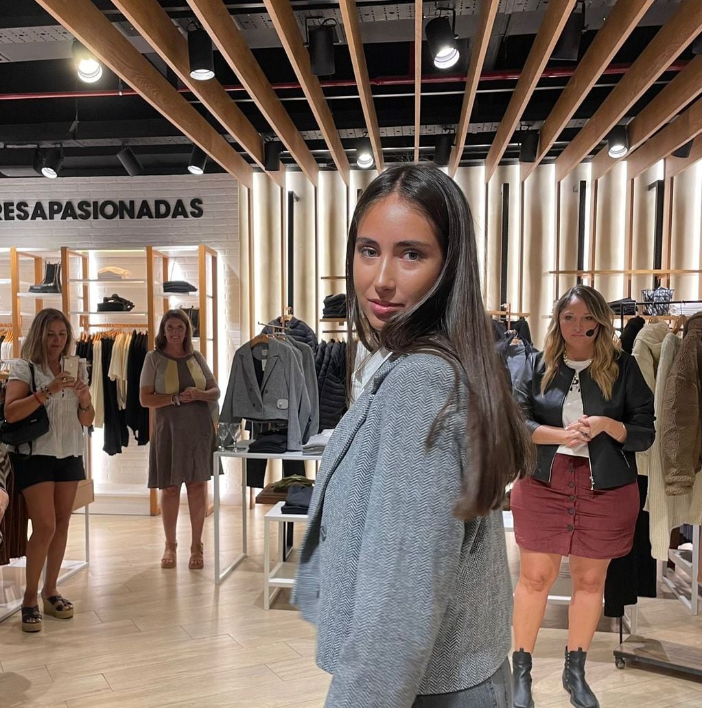 Mendoza Shopping organizó una semana entera en donde cada marca, tanto de indumentaria femenina como masculina, presenta su colección otoño/invierno 2024. 