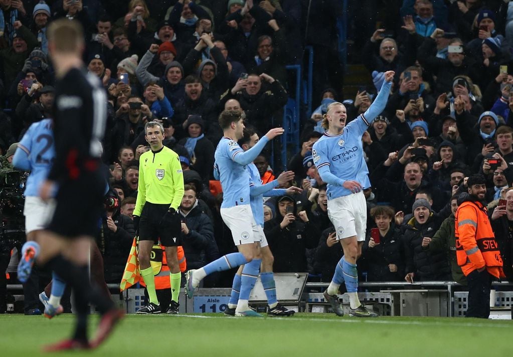 Manchester City goleó al Leipzig 7-0 con cinco goles de Haaland y pasó a los cuartos de final de la Champions League.