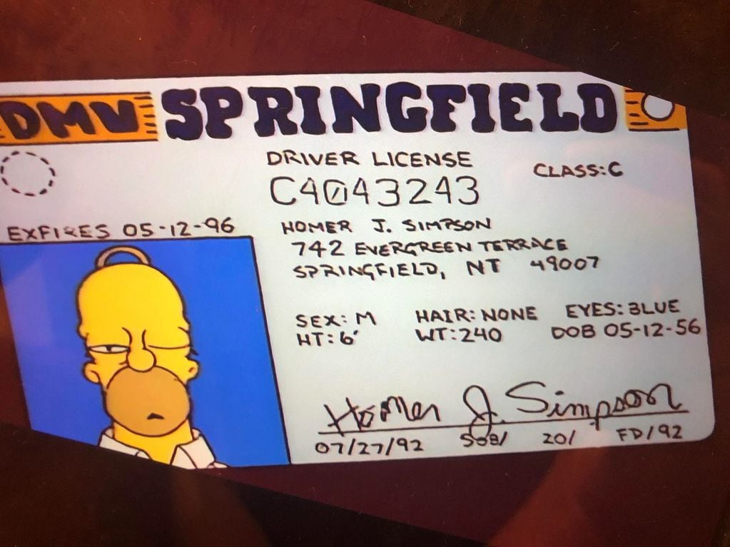 Cuántos años tiene Homero Simpson y la fecha de su nacimiento