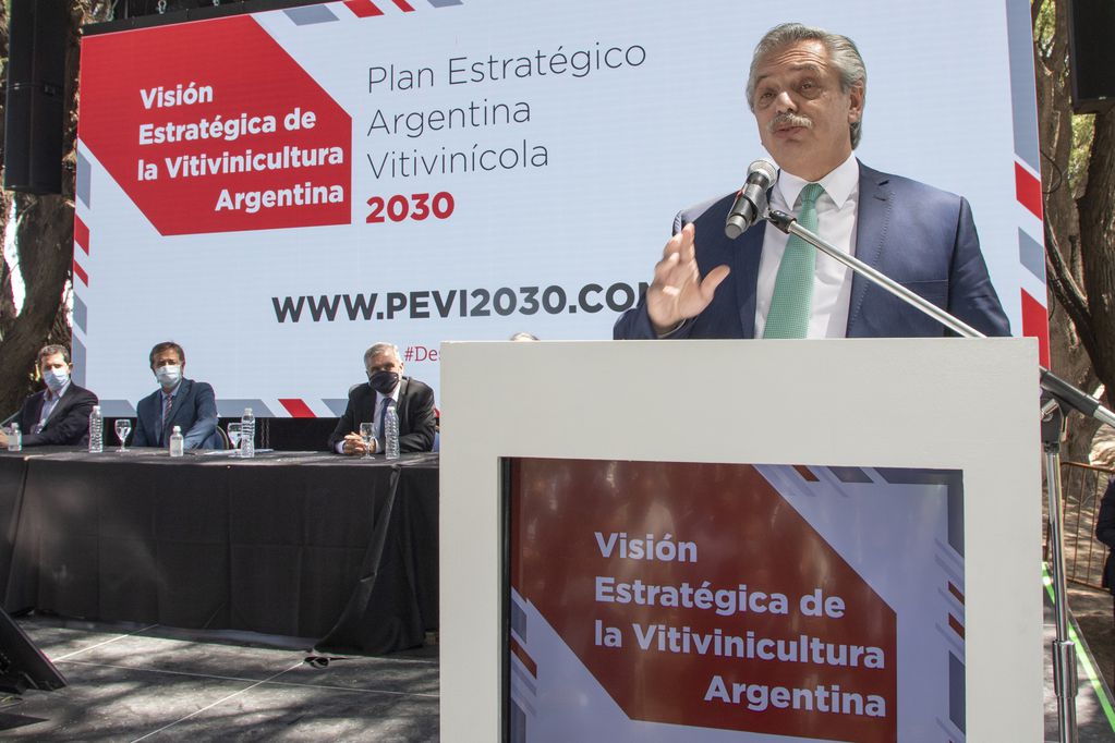 El discurso del presidente Alberto Fernández cerró el Desayuno de COVIAR, que contó con las palabras de José Zuccardi y el gobernador Rodolfo Suarez.